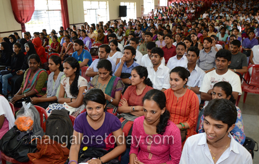 SDM College falicitatting Alumni